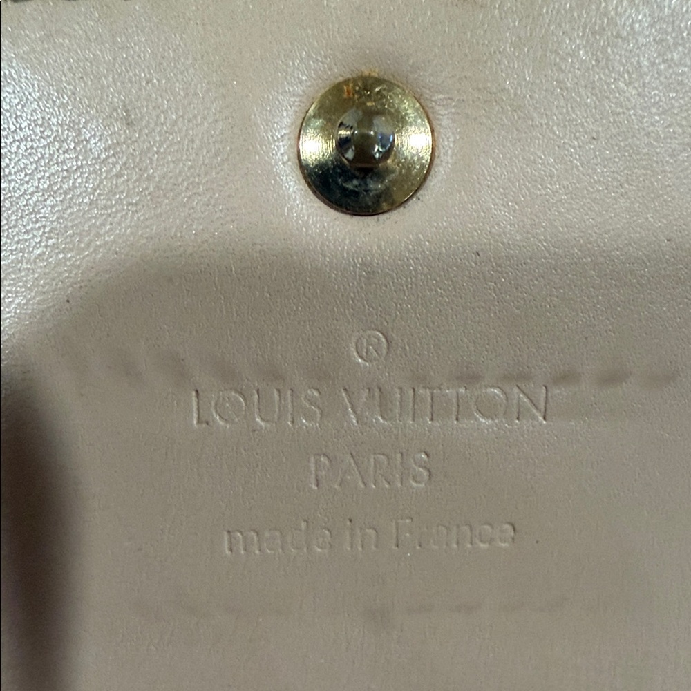 Louis Vuitton Beige Vernis Wallet - Picture 2 of 11